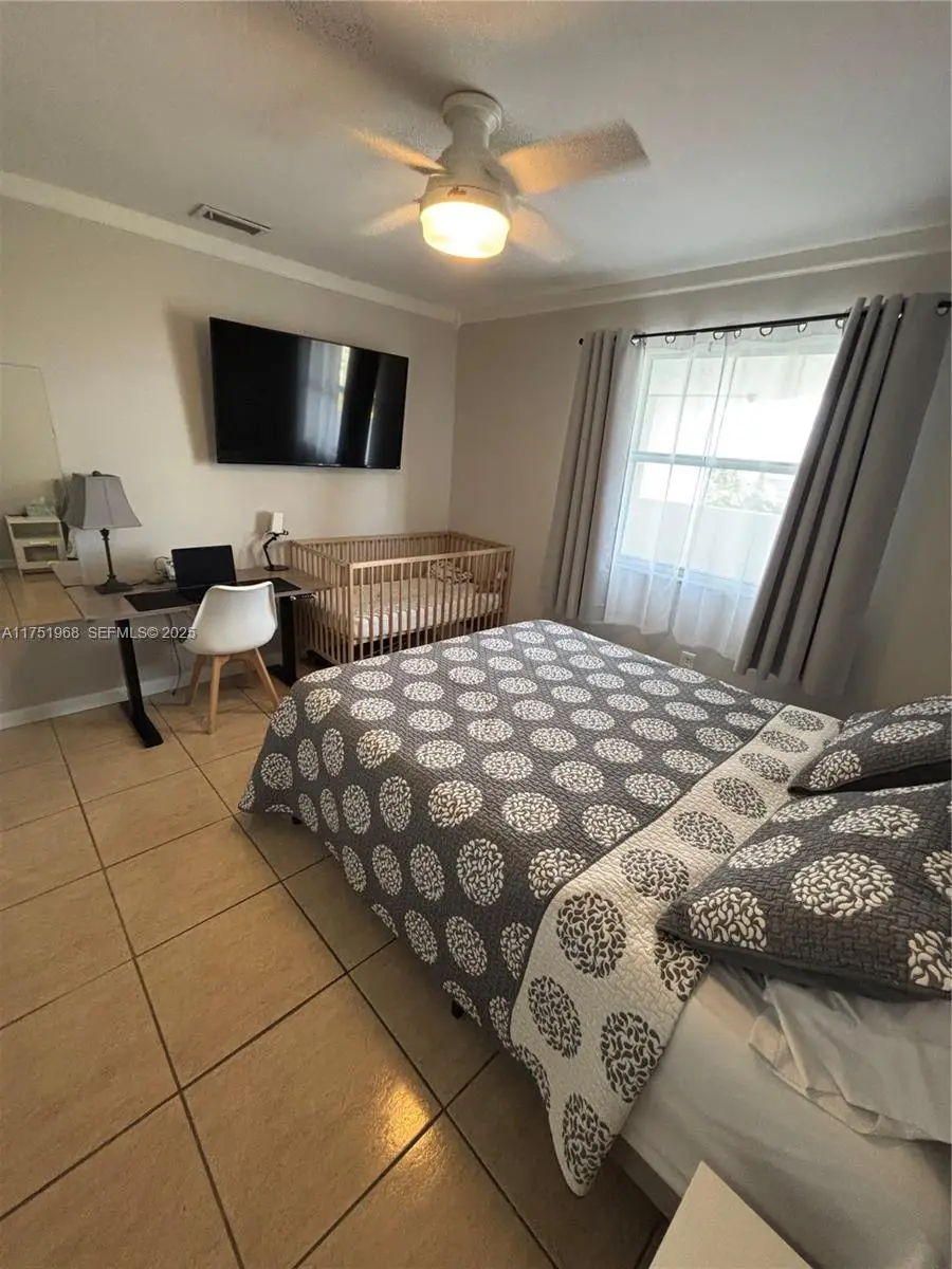 2nd bedroom /office desk for remote workers